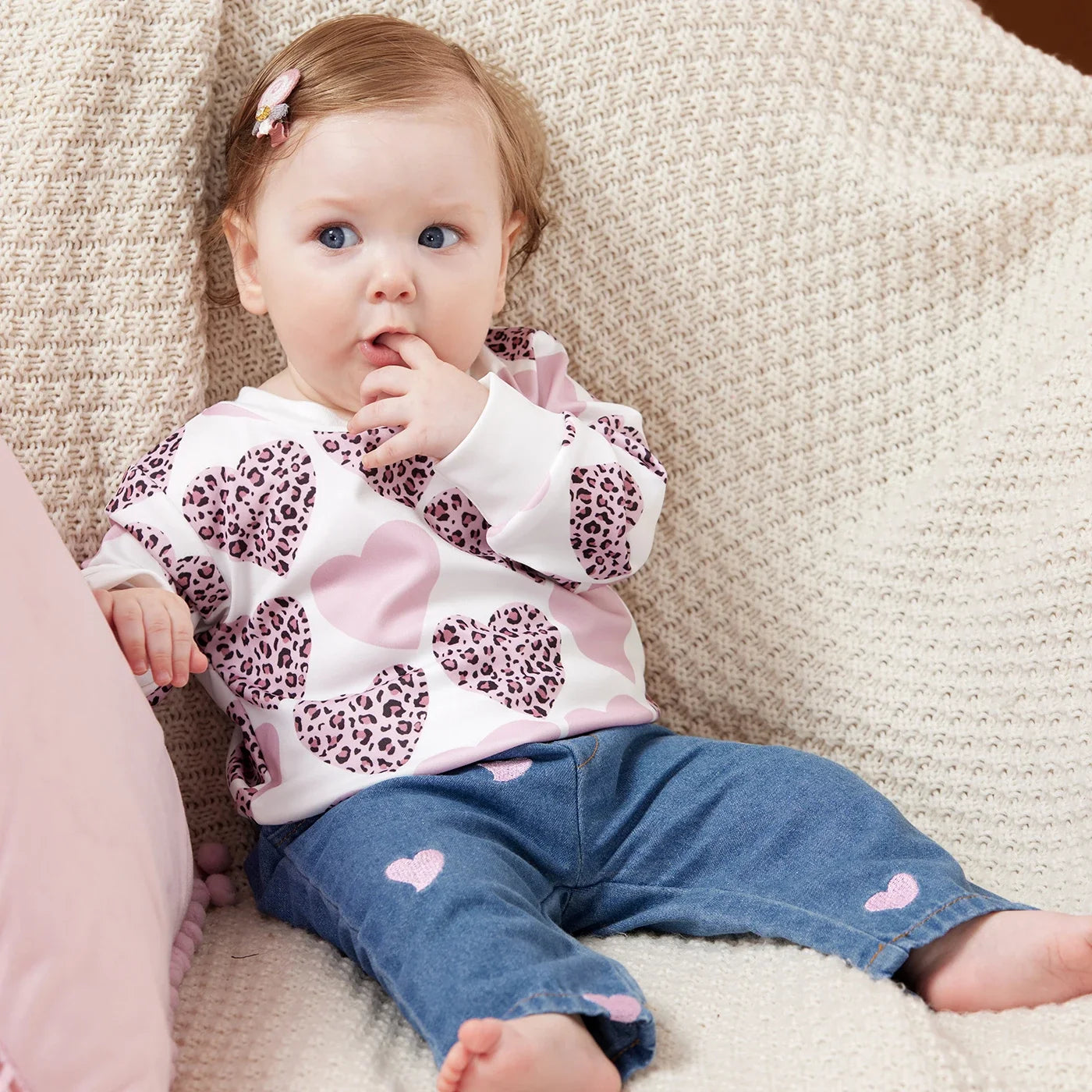 Baby Girl Allover Leopard Heart Print Long-sleeve Sweatshirt Perfect for Outings and Daily Wear Basic Style