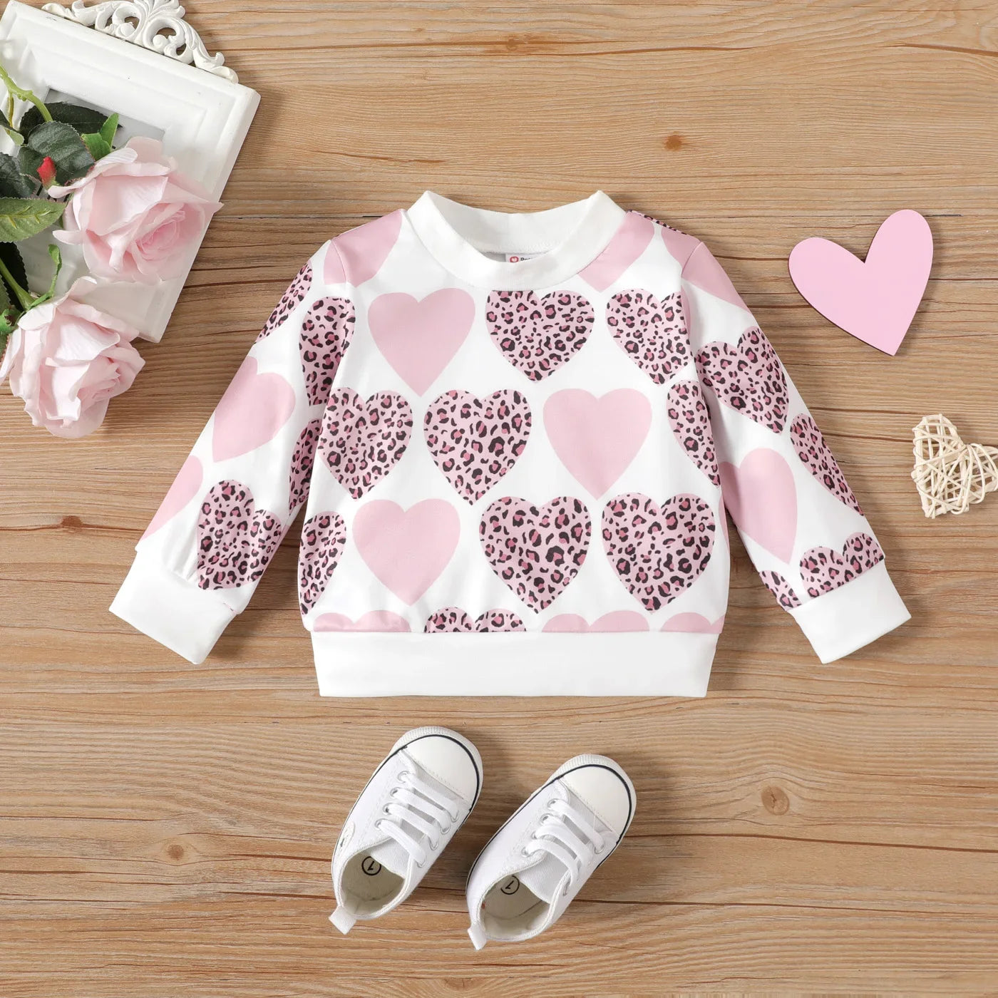 Baby Girl Allover Leopard Heart Print Long-sleeve Sweatshirt Perfect for Outings and Daily Wear Basic Style