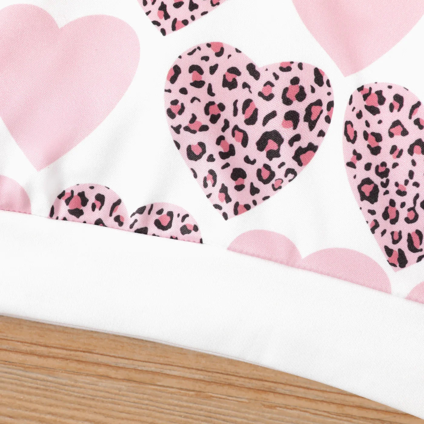 Baby Girl Allover Leopard Heart Print Long-sleeve Sweatshirt Perfect for Outings and Daily Wear Basic Style