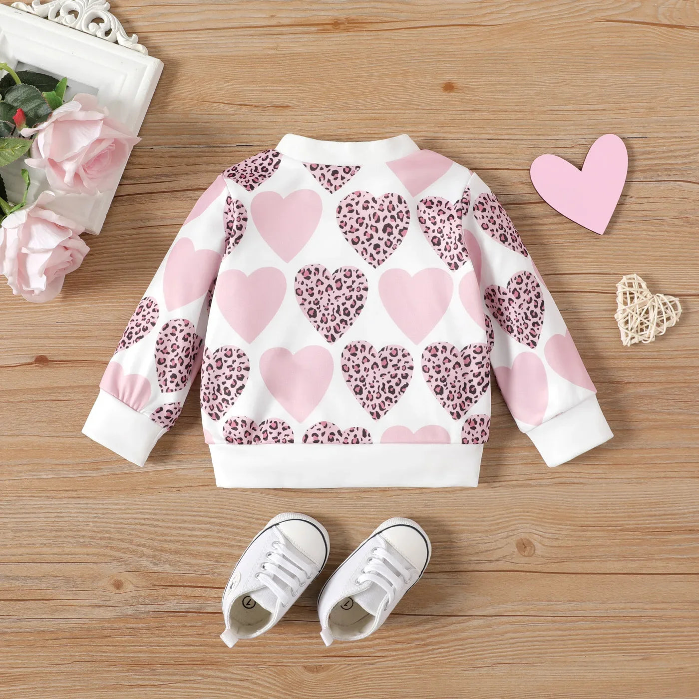 Baby Girl Allover Leopard Heart Print Long-sleeve Sweatshirt Perfect for Outings and Daily Wear Basic Style