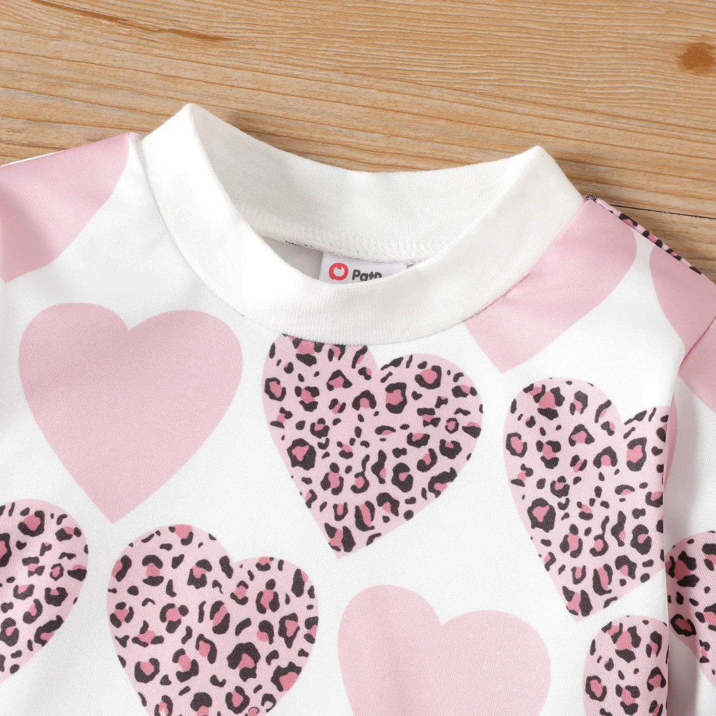 Baby Girl Allover Leopard Heart Print Long-sleeve Sweatshirt Perfect for Outings and Daily Wear Basic Style