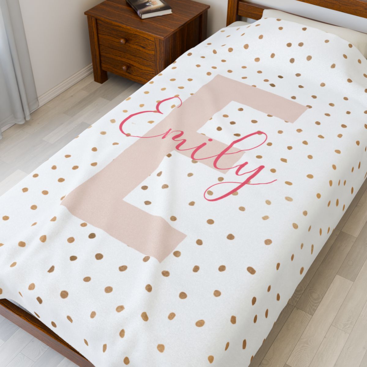 Personalized Polka Dot Blanket, Custom Name Plush Throw, Cozy Gift for Home Decor, Soft Velveteen Blanket, Monogrammed Bedding, Warm Blanket