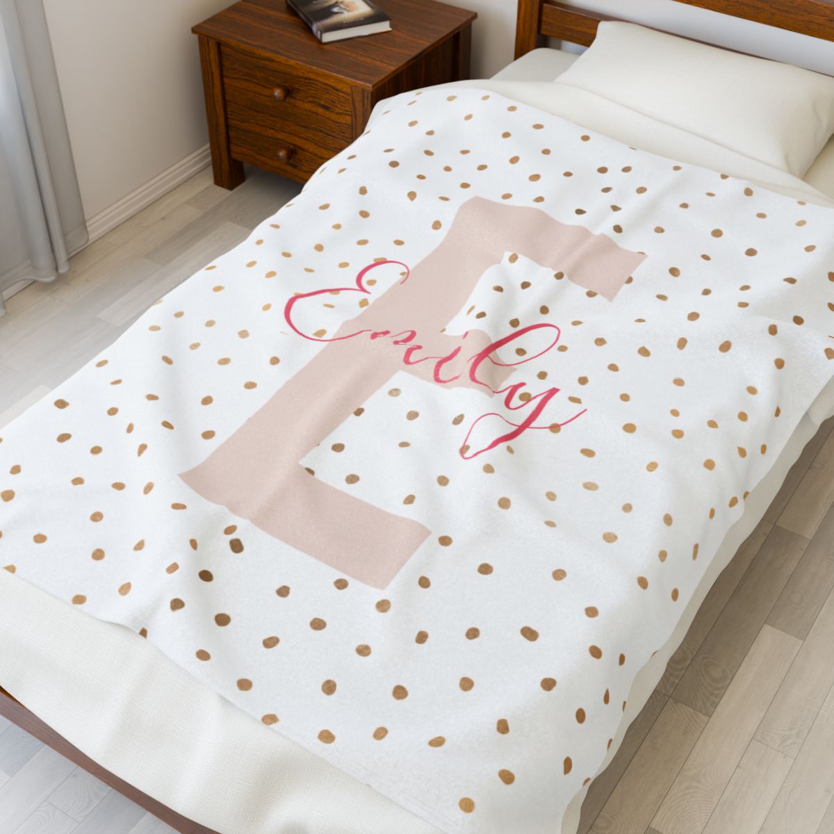 Personalized Polka Dot Blanket, Custom Name Plush Throw, Cozy Gift for Home Decor, Soft Velveteen Blanket, Monogrammed Bedding, Warm Blanket